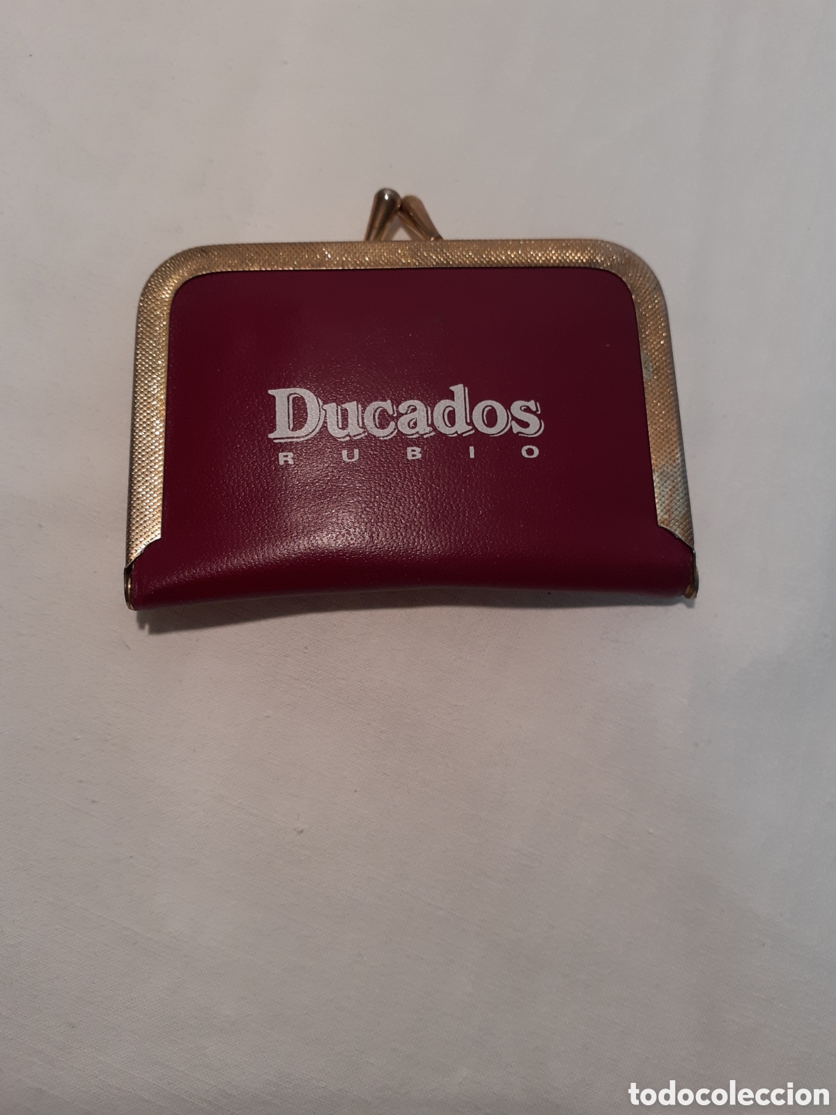 Coleccionismo: COSTURERO PARA BOLSO PUBLICIDAD TABACO DUCADOS RUBIO, A&Ntilde;OS 70 , MED. 6X9 CM. SIN USO
