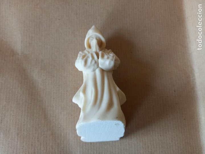 Coleccionismo: Figura de monje en resina - Foto 2