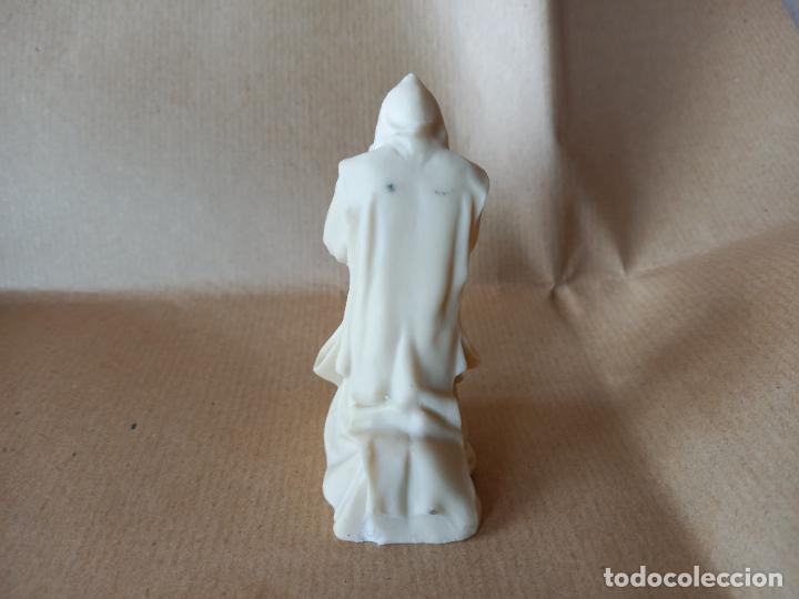 Coleccionismo: Figura de monje en resina - Foto 4