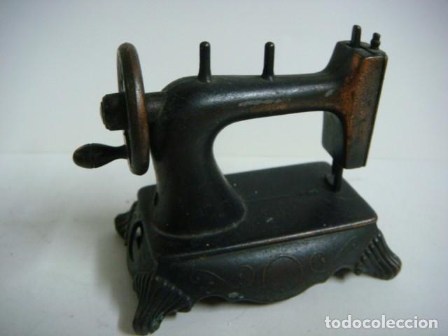 Coleccionismo: SACAPUNTAS DE FIGURA DE UNA MAQUINA DE COSER-CAJ-B-N&ordm;-120