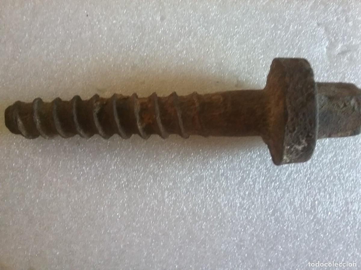 Coleccionismo: TORNILLO DE V&Iacute;A DE RENFE - Foto 1