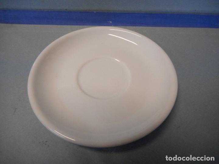 Coleccionismo: BONITO PLATO DE COLOR BLANCO MEDIDAS 13CM