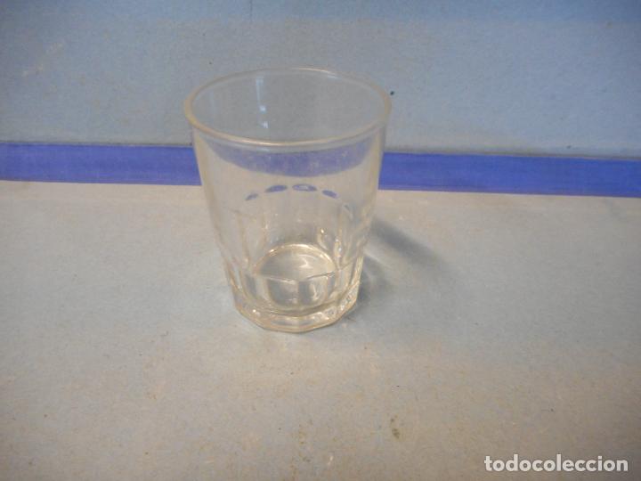 Coleccionismo: BASO DE CHUPITO DE CRISTAL MEDIDAS 6CM.