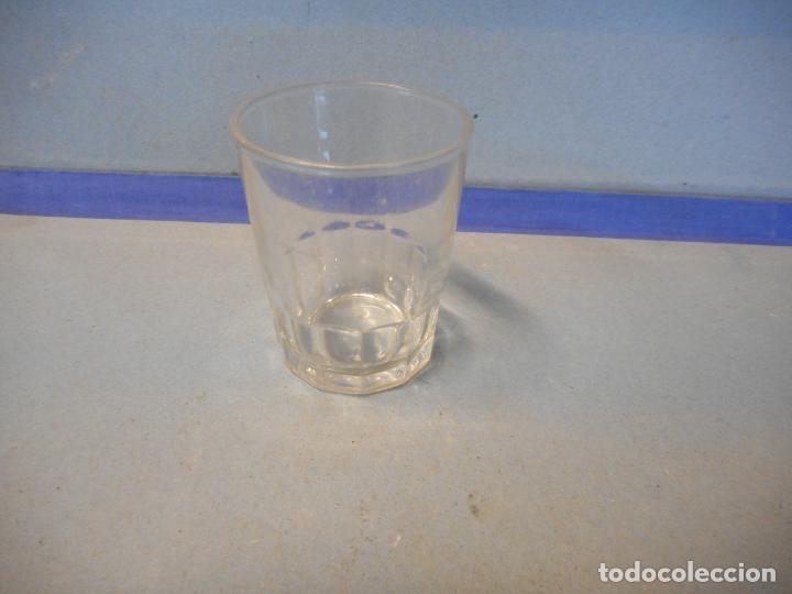 Coleccionismo: BASO DE CHUPITO DE CRISTAL MEDIDAS 6CM.