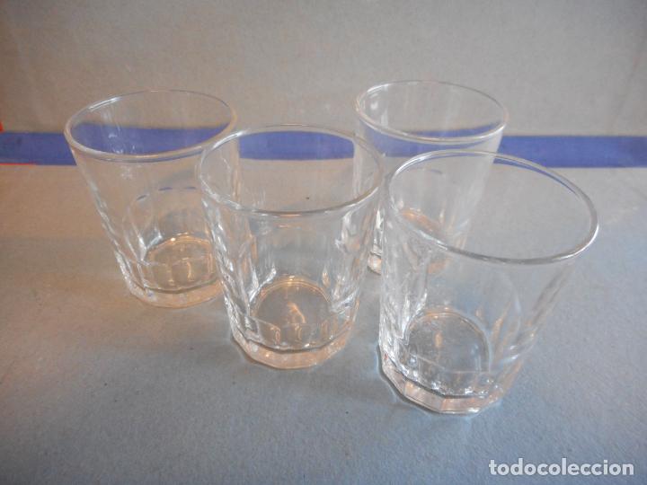 Coleccionismo: CUATRO VASOS DE CHUPITOS MEDIDAS-6CM.