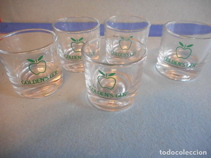 Coleccionismo: CINCO VASOS DE CHUPITOS GOLDEN S GER.MEDIDAS-4CM.