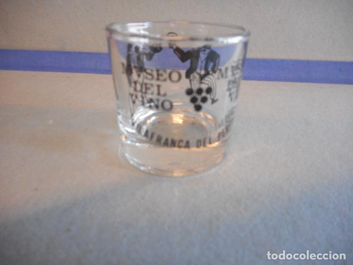 Coleccionismo: VASO PARA CHUPITO MVSEO DEL VINO ,VILAFRANCA DEL PENEDES.MEDIDAS-4CM.