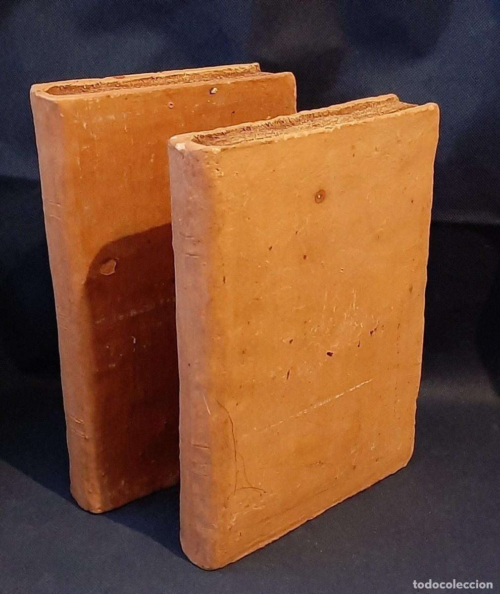 Coleccionismo: Sujetalibros de arcilla con forma de libros - Foto 1