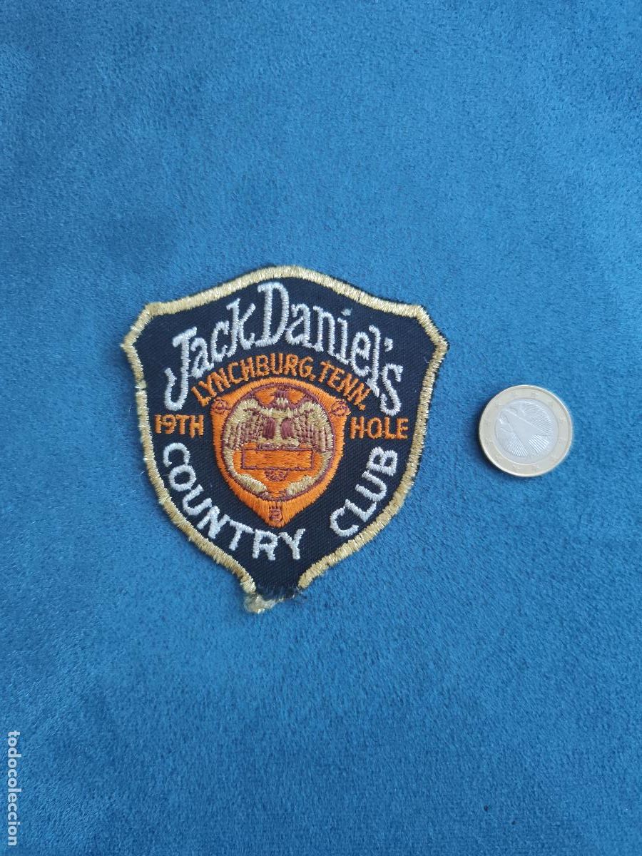 Coleccionismo: Parche Raro De Jack Daniels 19 Country Club, Lynchburg Tenn. De Tela Con Letras Y Dibujo Bordado.