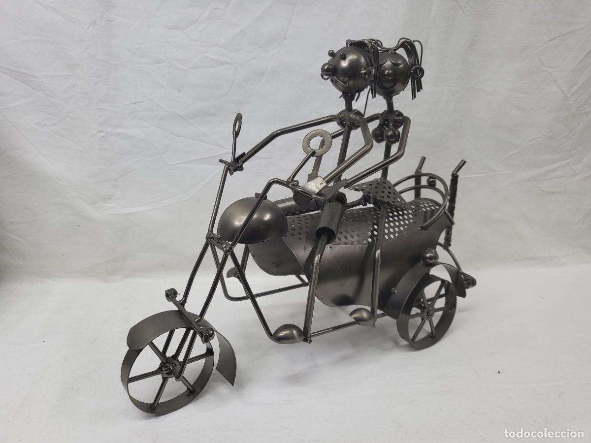 Collecting: ESCULTURA DE METAL RECICLADO