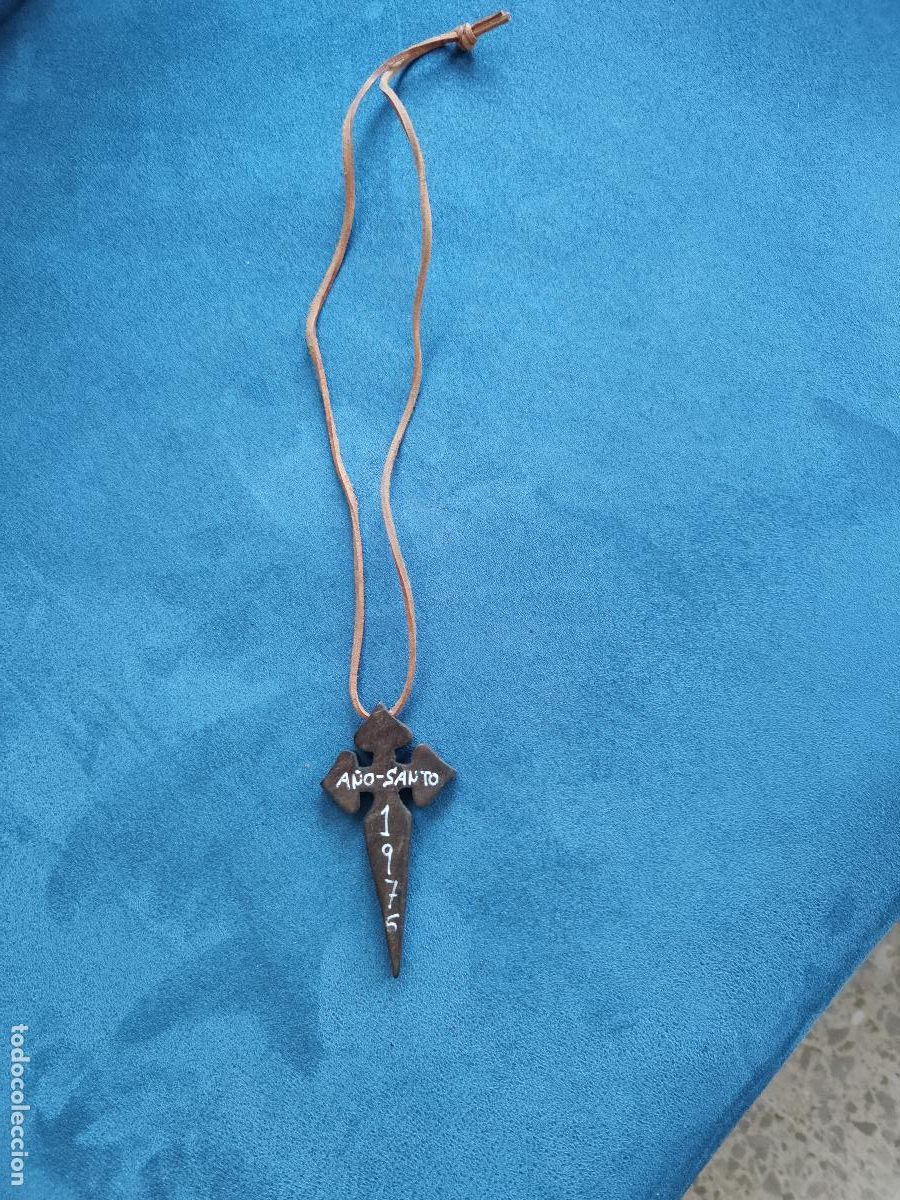 Coleccionismo: Antigua Cruz De Madera Conmemorativa Del A&ntilde;o Santo De Santiago Del A&ntilde;o 1975.