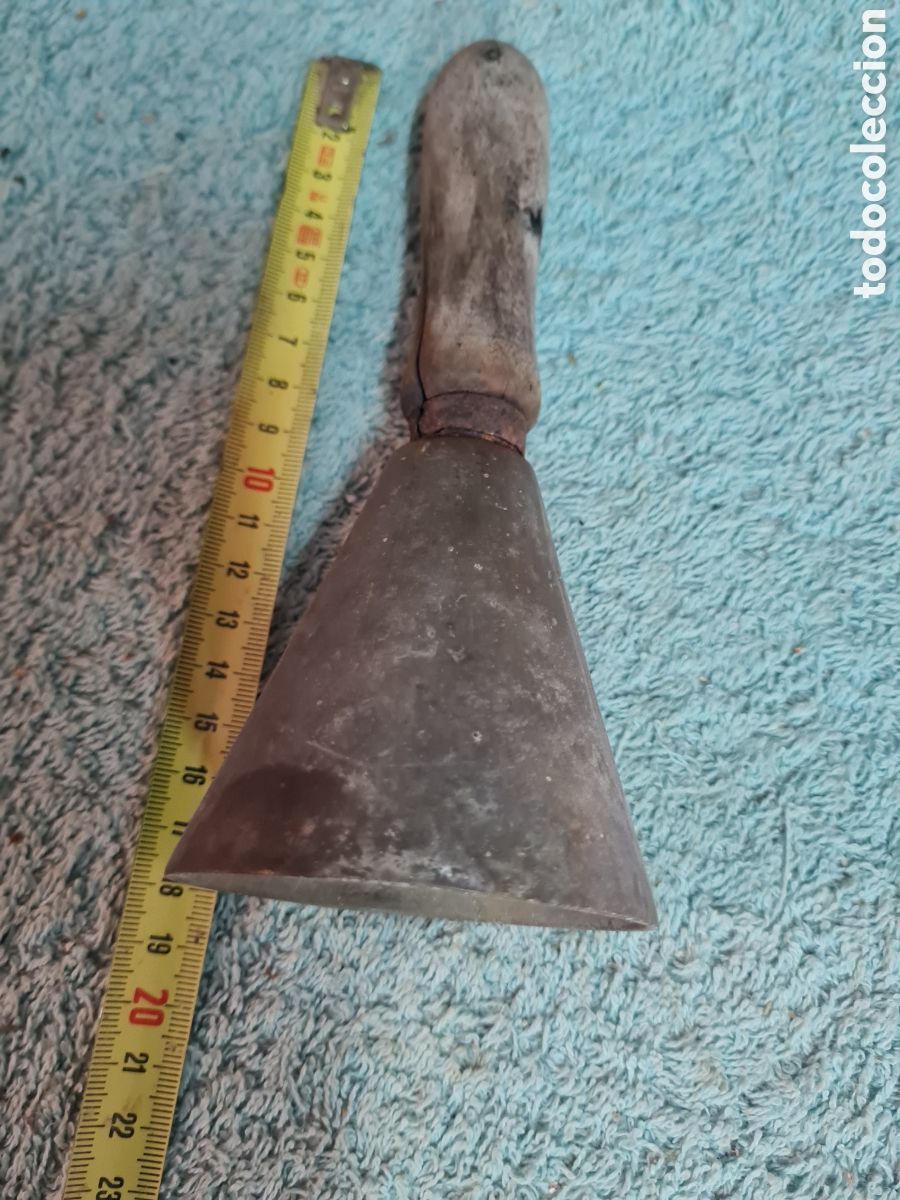 Coleccionismo: Antigua campana de bronce con mango de madera - Foto 4