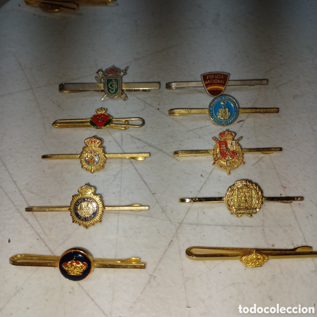 Coleccionismo: Lote 10 pisacorbatas pasacorbatas militares guardia civil polic&iacute;a nacional marr&oacute;n e institucionales