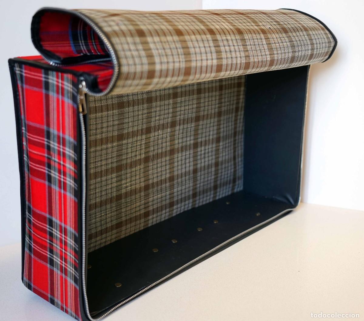 Coleccionismo: Maleta cuadros plegable a&ntilde;os 60.