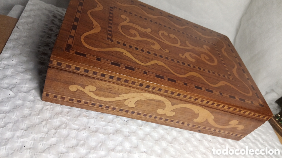 Coleccionismo: antigua caja de madera lacada - Foto 4