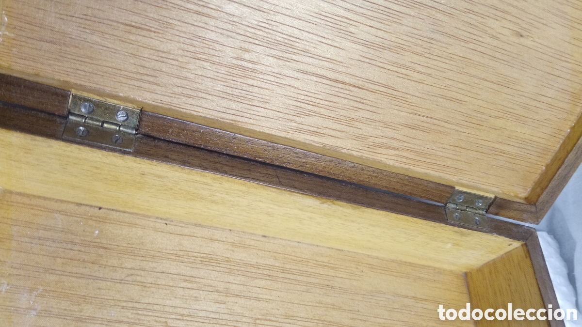 Coleccionismo: antigua caja de madera lacada - Foto 8