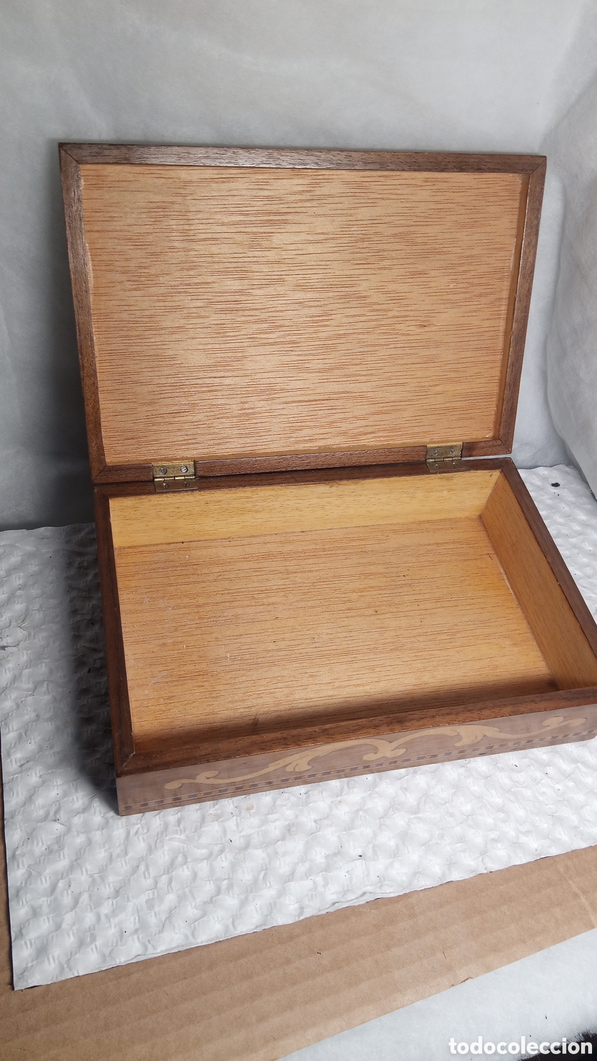 Coleccionismo: antigua caja de madera lacada - Foto 3