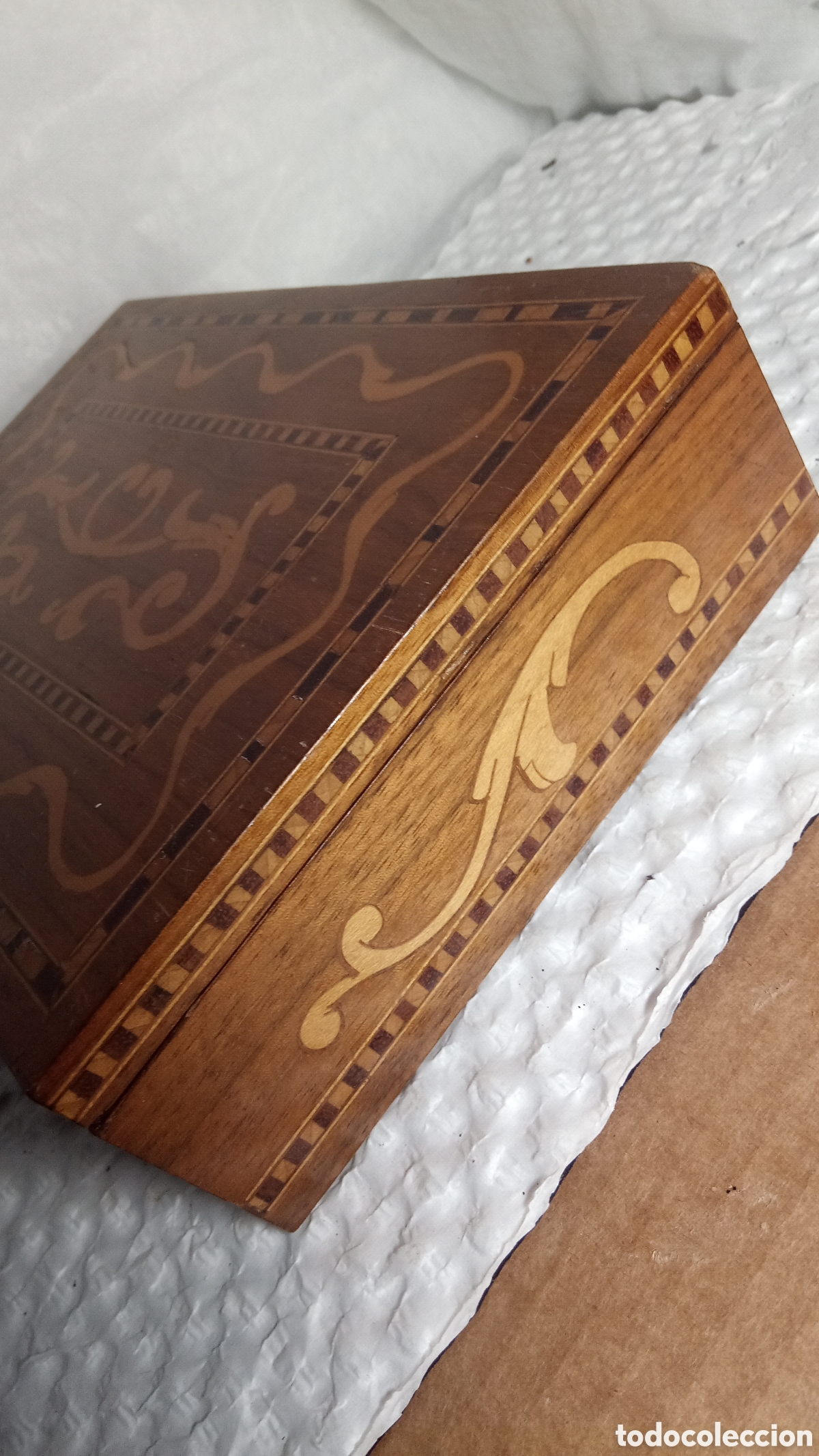 Coleccionismo: antigua caja de madera lacada - Foto 12