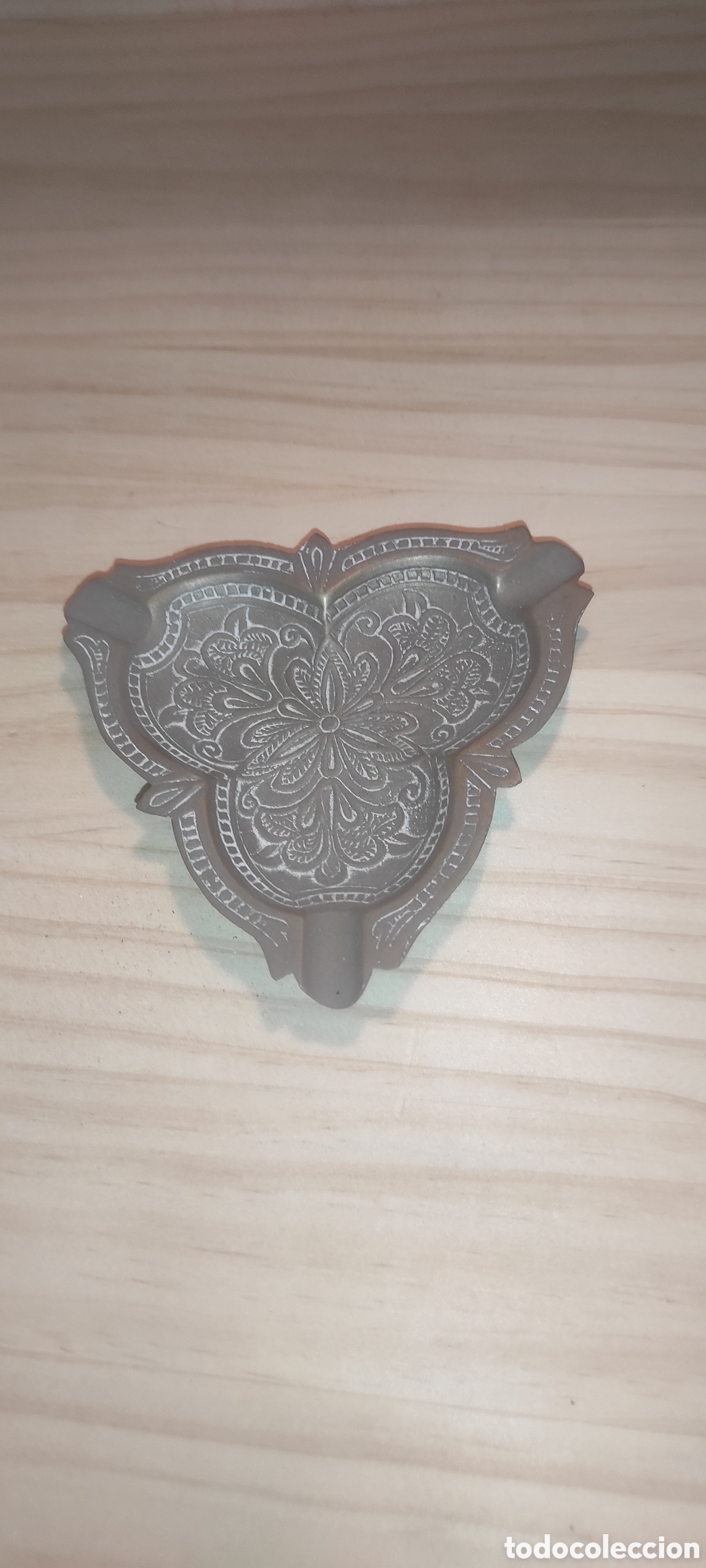 Colecionismo: Cenicero laton metalico con motivos arabes