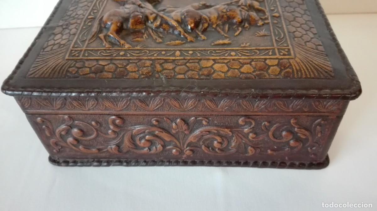 Coleccionismo: CAJA PARA TABACO EN CUERO REPUJADO - Foto 9