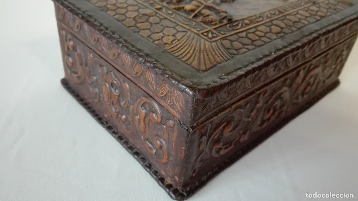 Coleccionismo: CAJA PARA TABACO EN CUERO REPUJADO - Foto 11