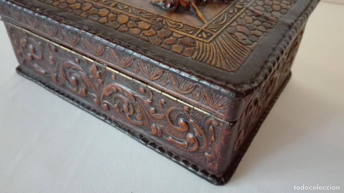 Coleccionismo: CAJA PARA TABACO EN CUERO REPUJADO - Foto 12
