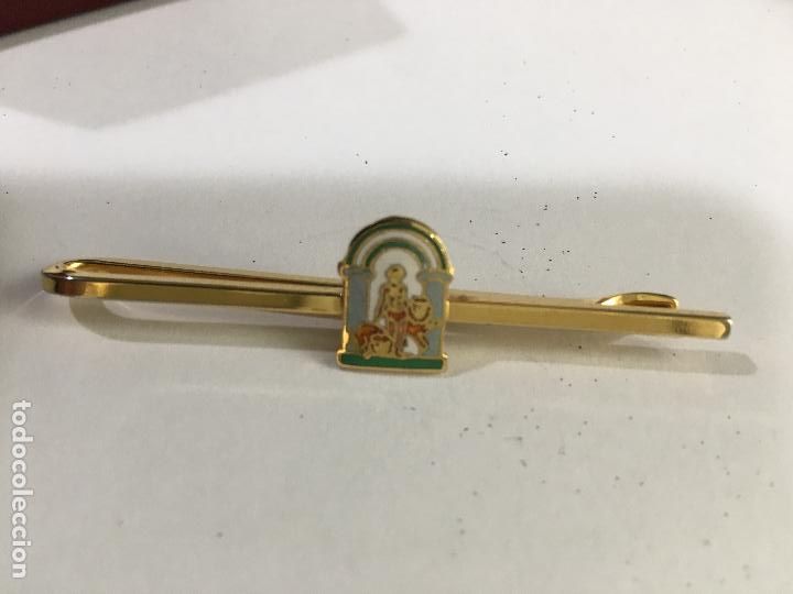 Coleccionismo: pillacorbata, escudo junta Andaluc&iacute;a - Foto 1