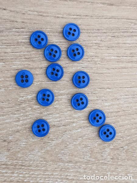 Collecting: 12 BOTONES