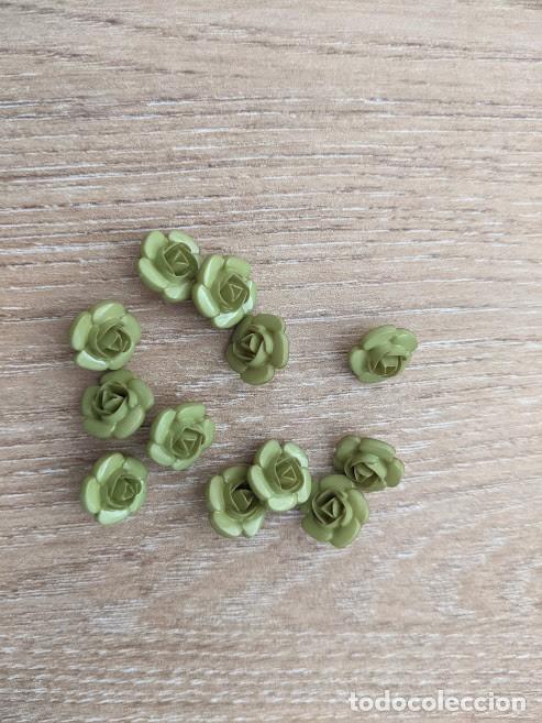 Colecionismo: 12 BOTONES INFANTILES FLOR VERDE