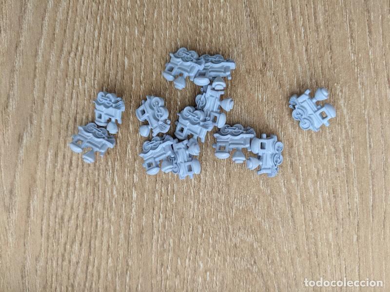 Colecionismo: 12 BOTONES INFANTILES LOCOMOTORAS AZULES
