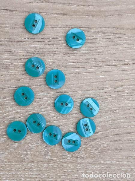 Sammeln: 12 BOTONES VERDES