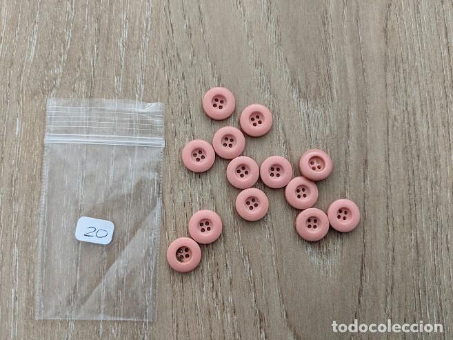 Collecting: 13 BOTONES ROSAS