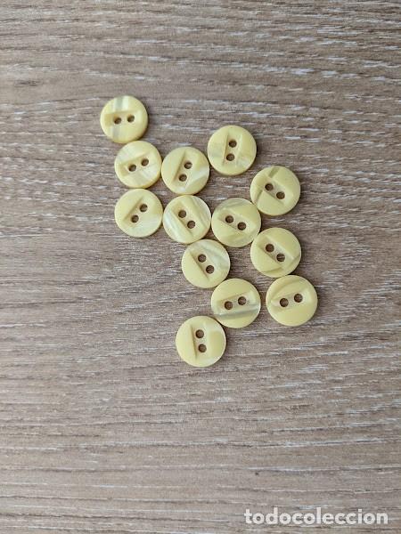 Collectionnisme: 13 BOTONES AMARILLOS