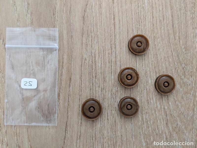 Colecionismo: BOLSITA CON 5 BOTONES MARRONES