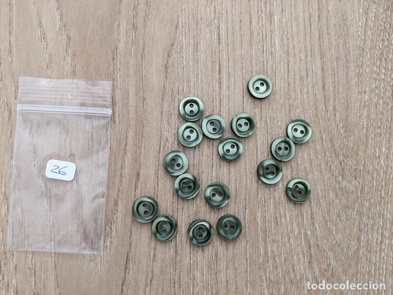 Sammeln: BOLSITA CON 17 BOTONES VERDES