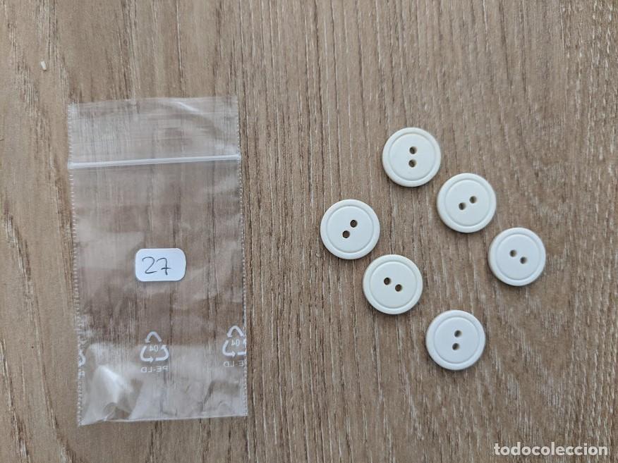 Collectionnisme: BOLSITA CON 6 BOTONES BLANCOS