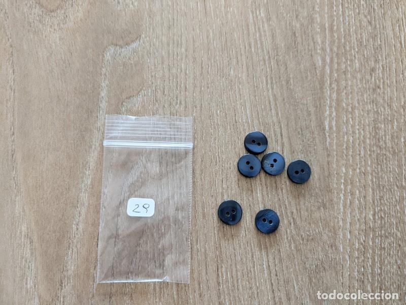 Sammeln: BOLSITA CON 6 BOTONES AZULES