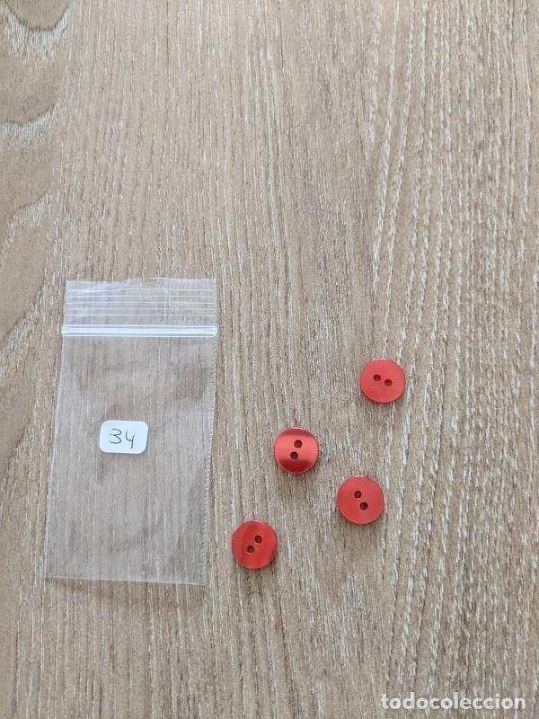 Collecting: BOLSITA CON 4 BOTONES ROJOS
