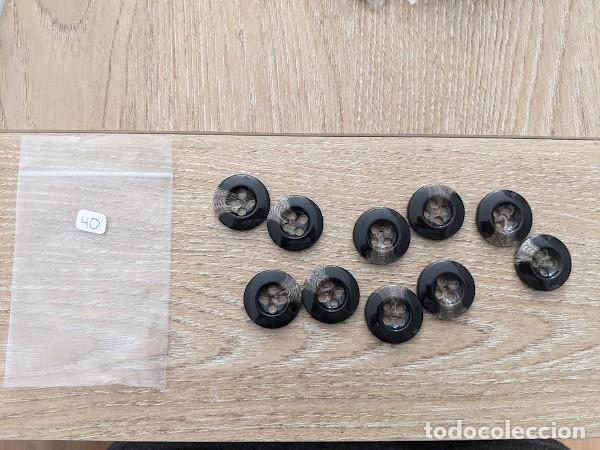 Collecting: BOLSITA CON 10 BOTONES MARRONES