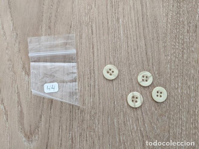 Colecionismo: BOLSITA CON 4 BOTONES
