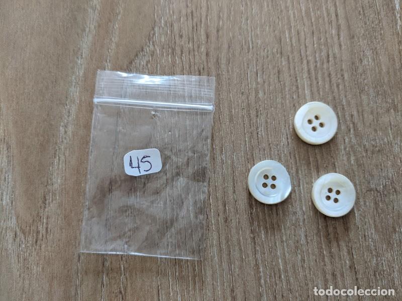 Sammeln: BOLSITA CON 3 BOTONES