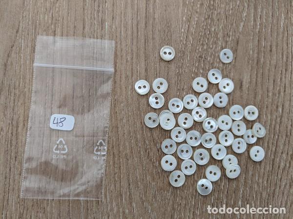 Sammeln: BOLSITA CON 41 BOTONES CAMISA PEQUE&Ntilde;ITOS