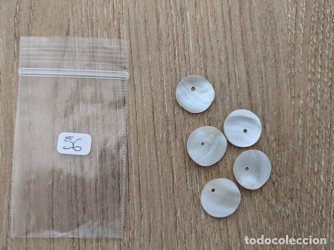 Sammeln: BOLSITA CON 5 BOTONES