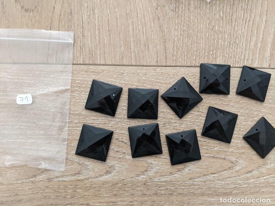 Sammeln: BOLSITA CON 10 BOTONES NEGROS CUADRADOS FACETADOS