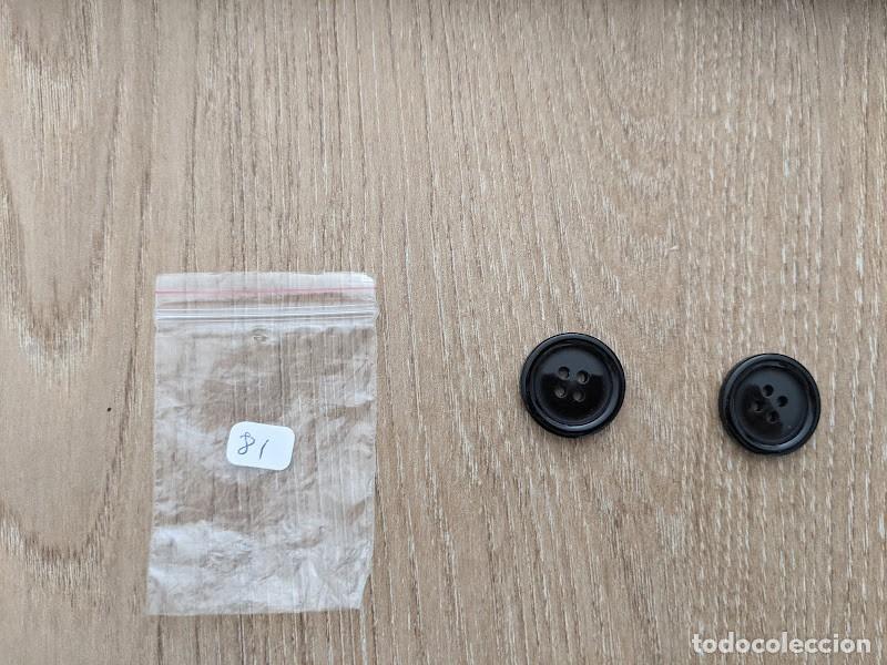 Collectionnisme: BOLSITA CON 2 BOTONES NEGROS