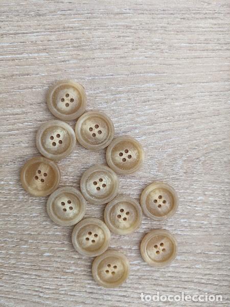 Collectionnisme: 12 BOTONES