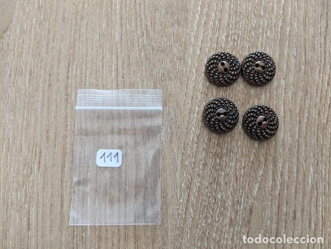 Collecting: BOLSITA CON 4 BOTONES