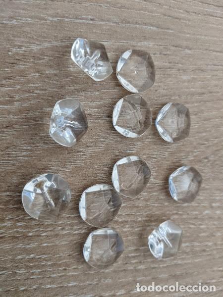Coleccionismo: 12 BOTONES FACETADOS TRANSPARENTES