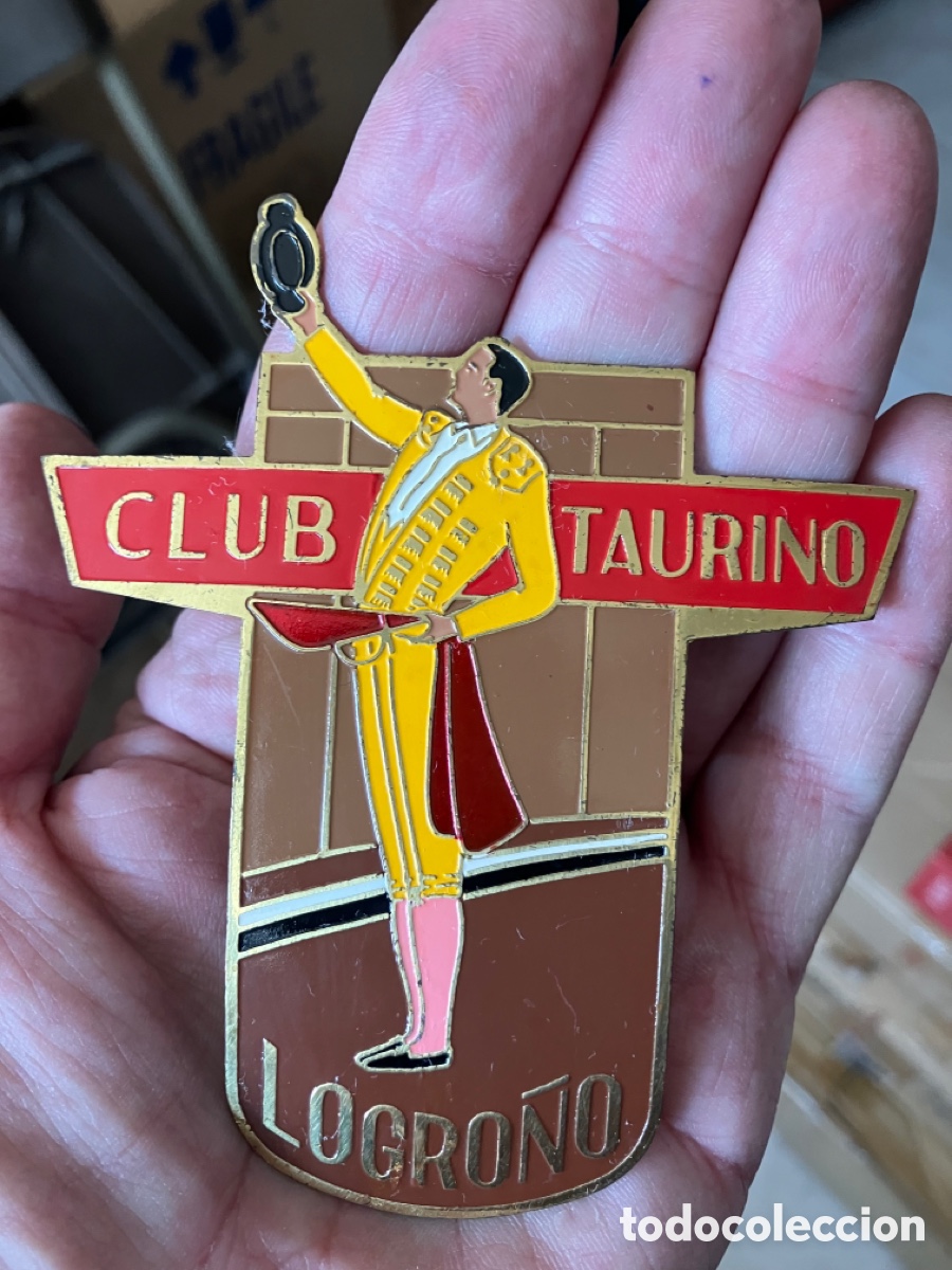 Collezionismo: Insignia club taurino Logro&ntilde;o