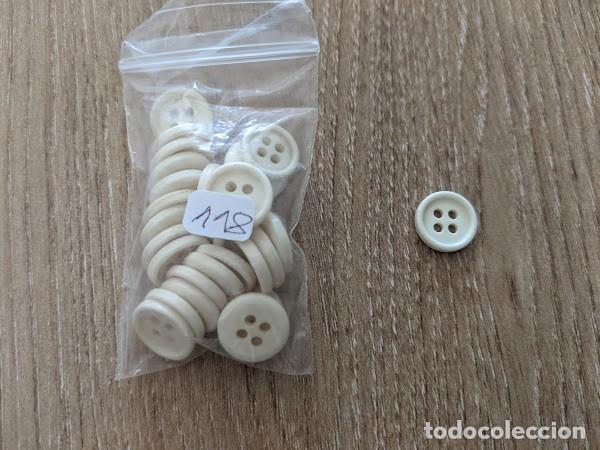 Collecting: 27 BOTONES